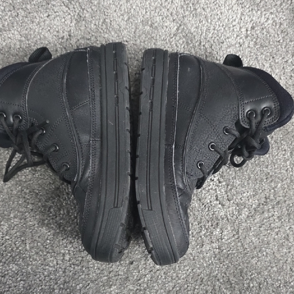 Nike Kids Black ACG Boots - Picture 2 of 7
